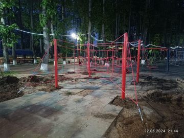 Установлен канатный игровой комплекс на детской площадке 2024